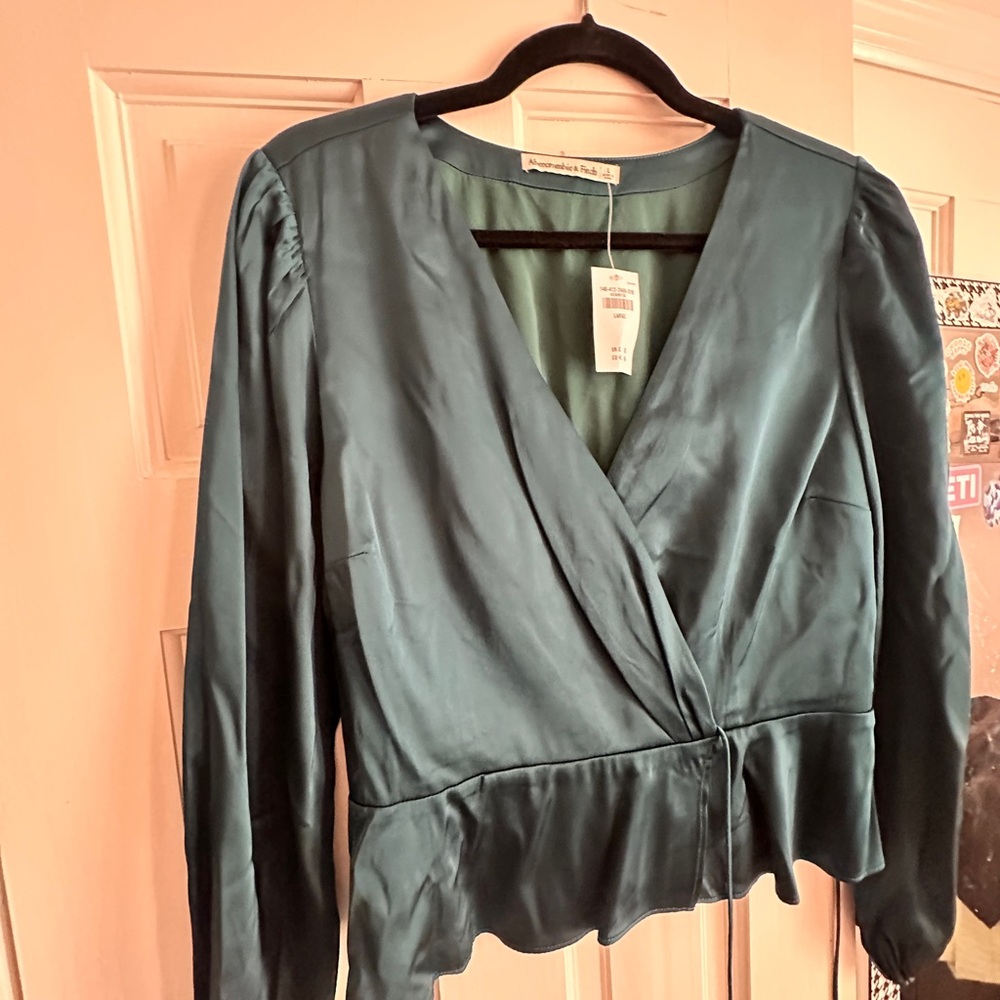 Abercrombie & Fitch satin wrap front blouse in teal- Large NWT - Picture 9 of 9
